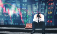 特朗普关税冲击下 华尔街“聪明钱”仓皇而逃：单日抛售逾400亿美元股票！